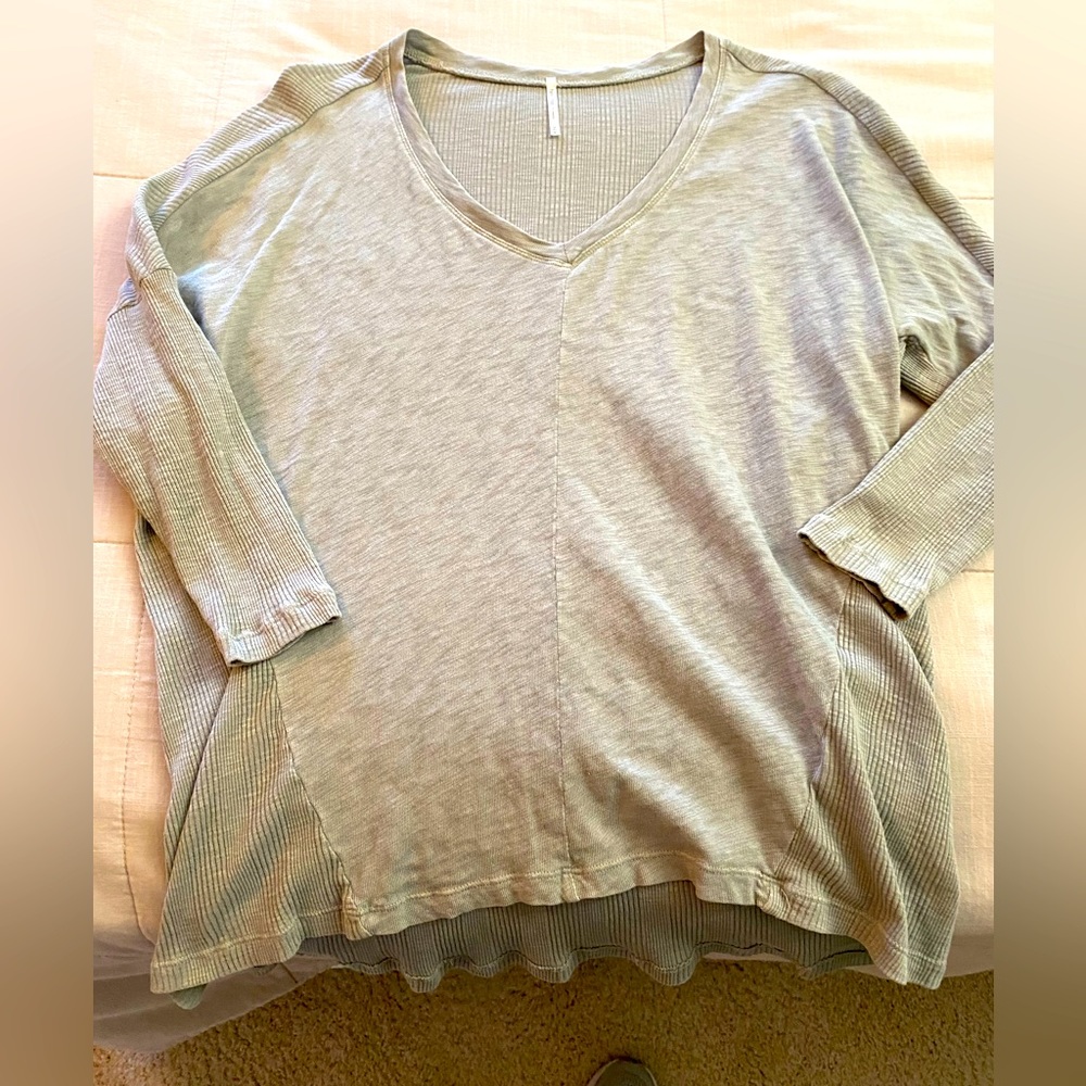 Hello Nite XS 3/4 length sleeve in light green